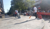 雪華鄉宏業村街道萬達社區聯合物業開展消防演練，確保群眾平安過節