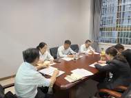 工行安慶潛山支行學(xué)習(xí)貫徹全市支行行長工作會議精神