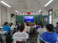 鳳二小教育集團(tuán)組織全體師生觀看《防溺水安全警示片》