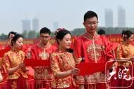 浪漫又溫馨！202對新人在合肥一工地上舉辦集體婚禮
