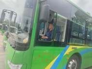 公交司機拾金不昧 乘客手機失而復得