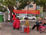 黃莊街道紅旗社區開展“義起行動 剪出精彩”愛心義剪主題活動