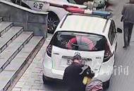 女童被糖果卡住喉嚨 路過民警發現30秒緊急施救