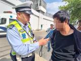 巢湖一男子喝酒了竟还敢开车上路