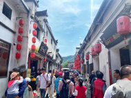 “五一”假期进入尾声，皖南古村宏村西递热度依旧