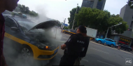 出租車自燃起火  池州特警出手化險為夷