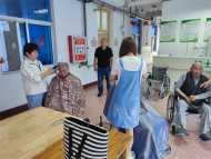 燈塔社區：走進養老院義務理發  助力鄉風文明建設