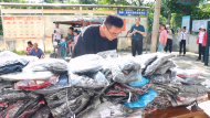 關(guān)愛(ài)弱勢(shì)群體 蚌埠90后黨員捐贈(zèng)2200余件衣物