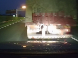 六安：小伙高速上疲劳驾驶 追尾重型半挂车 