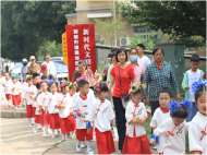 銅陵市與我同行愛(ài)心協(xié)會(huì)第一小組特邀福瑞幼兒園走進(jìn)頤園養(yǎng)老與長(zhǎng)者歡度六一