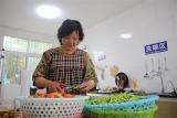为派出所烧了26年的饭 这位“完美厨娘”退休了