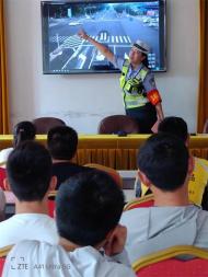 交警三大隊民警深入汽運駕校送上交通安全大餐