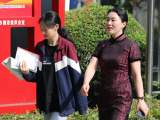 组图 | 淮南：“旗袍妈妈”送考  祝孩子旗开得胜