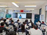 中國科協(xié)“翱翔之翼”大學(xué)生科技志愿服務(wù)團(tuán)隊(duì)赴阜陽市實(shí)驗(yàn)中學(xué)開展機(jī)器人科普活動