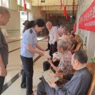 阜陽經(jīng)開區(qū)市場監(jiān)管局開展食品抽檢合格備份樣品捐贈暨保健食品科普宣傳進(jìn)養(yǎng)老機(jī)構(gòu)活動