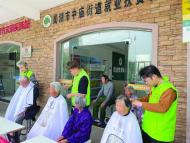 安徽巢湖：“愛心理發(fā)”送上門