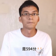 復讀14年的唐尚珺高考考了594分 ：我應該早去讀大學