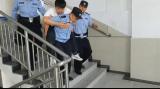 高考语文结束  六安民警兑现“考试完来接你”