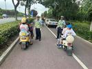巢湖交警严查驾乘电动车不戴安全头盔等交通违法