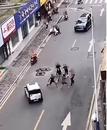 湖南漢壽縣多人當街持刀互砍：路過車輛紛紛躲避，當地派出所回應