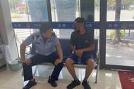 一男子欲跳江輕生     黃山輔警成功救下 