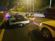 醉酒开兰博基尼“炸街”  男子闯卡被交警拦截