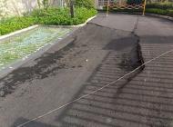 合肥一新小區(qū)內(nèi)部路開裂下沉 相關(guān)部門：不影響房屋安全 已督促開發(fā)商修復(fù)