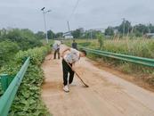 懷寧縣馬廟鎮：雨后泥濘積水路    齊心清掃展新顏 