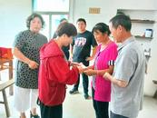 樅陽愛心人士慰問＂中國好人＂徐毅暉家屬