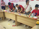 城南镇东方红社区开展“童趣DIY”手工黏土装饰镜活动