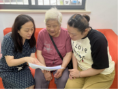 黃莊街道東方紅社區(qū)：溫情敬勞模 慰問暖人心