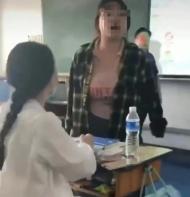 男生“制止霸凌”遭多名女生圍堵后被學校勸退？校方最新回應