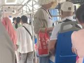 女生穿cos服乘公交遭男子怒罵，知情人：男子說她穿著日式服裝