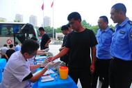 安徽巢湖：100名民輔警義務獻血