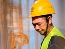 高温下的建设者：铁丝晒得烫手  一天要绑1万多根