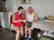 雪華鄉（宏業村街道）：“敲門入戶”主動做 為民服務再升級 