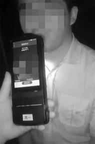 男子醉酒駕車上高速追尾大貨車