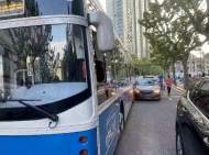 上海一網約車司機17天“碰瓷”8輛公交車 被批準逮捕