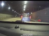 一男子駕車(chē)犯困竟在高速公路睡覺(jué) 被六安交警查獲