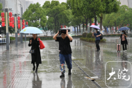 中央氣象臺發布暴雨藍色預警：5省區將現大到暴雨 局地大暴雨