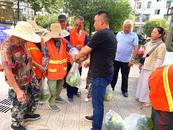 夏日慰問送清涼 情系一線暖人心