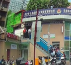 長沙一女子警務室前將護士推下樓梯，醫院：非醫患糾紛