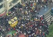 紐約爆發大規模騷亂：人群向警方投擲石塊、鐵鏟 現場點燃鞭炮