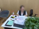 坐4S店服务台辱骂顾客的女子道歉，称自己也是客户，红旗回应