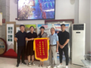 蚌山区政务服务大厅：为企排忧解难 商户致谢送锦旗