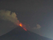 這座火山已持續8周噴出巖漿！