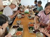 宜秀區五橫鄉虎山村：“老年助餐” 打造老年人的幸?！笆场惫?