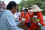 情系奮斗者夏日送清涼  關懷共享閃耀紫蓬山
