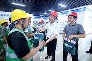 蚌埠：黃曉武開展高溫“送清涼”慰問活動