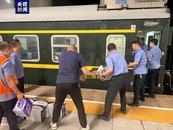 鐵路部門緊急調(diào)配6000份食品運(yùn)往停留沿河城站K1178次列車
